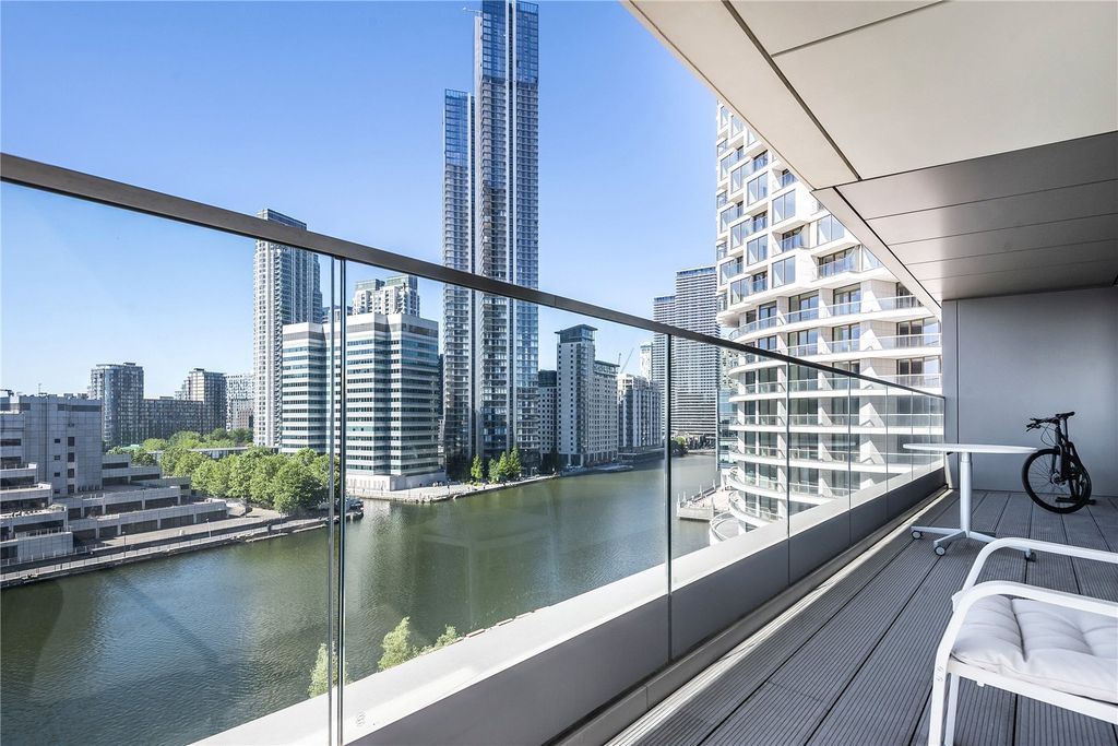 Property photo 3 of 9 Balcony