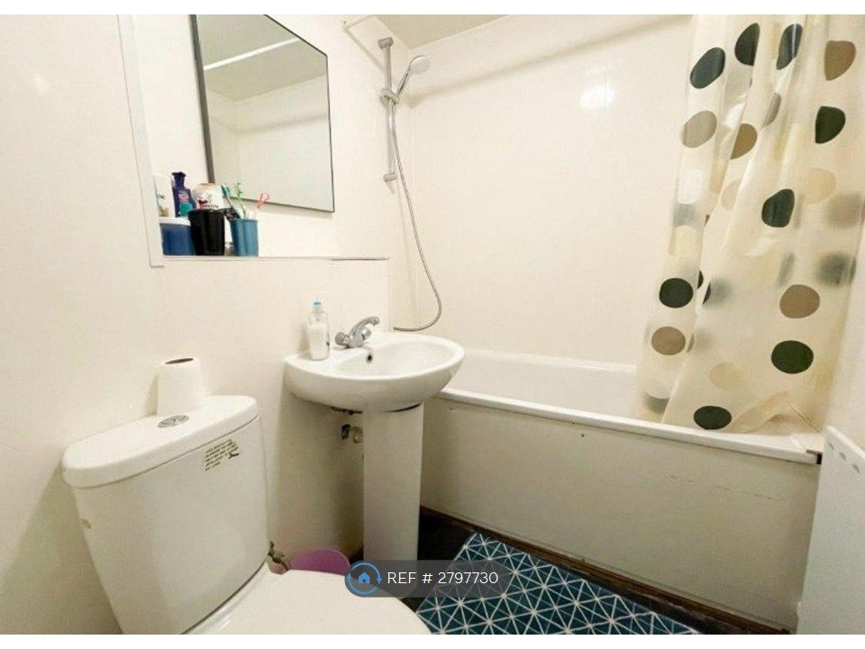 Property photo 3 of 7 Bathroom
