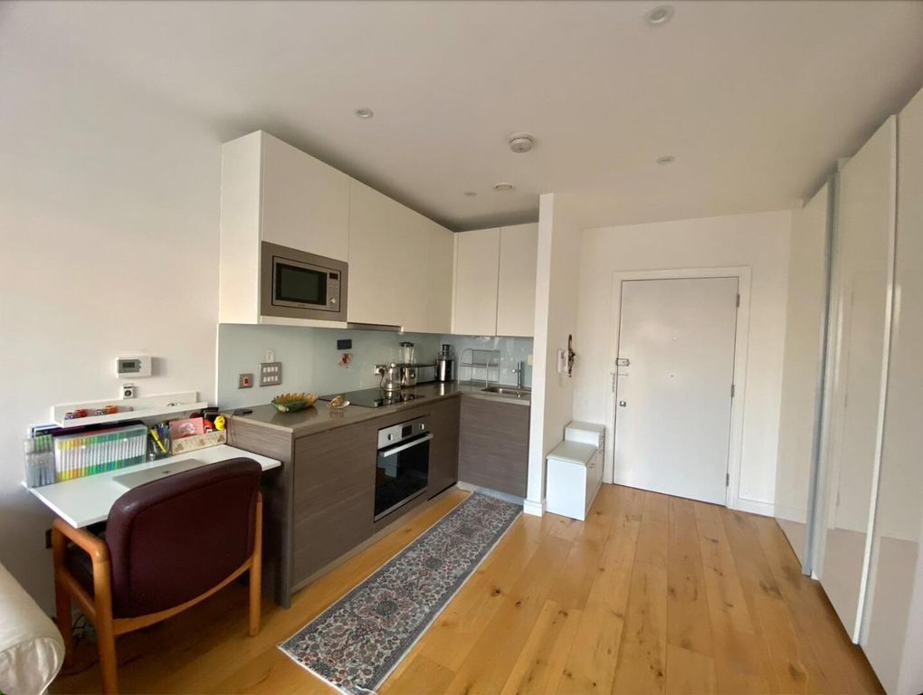 Property photo 3 of 9 Kitchen