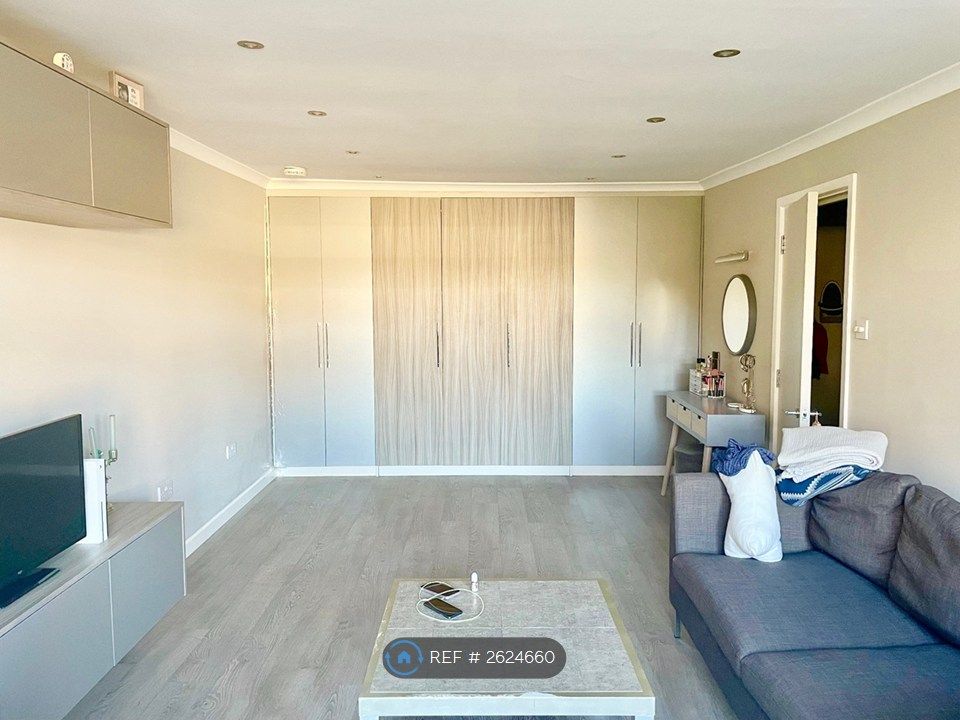 Property photo 1 of 11 Living Area