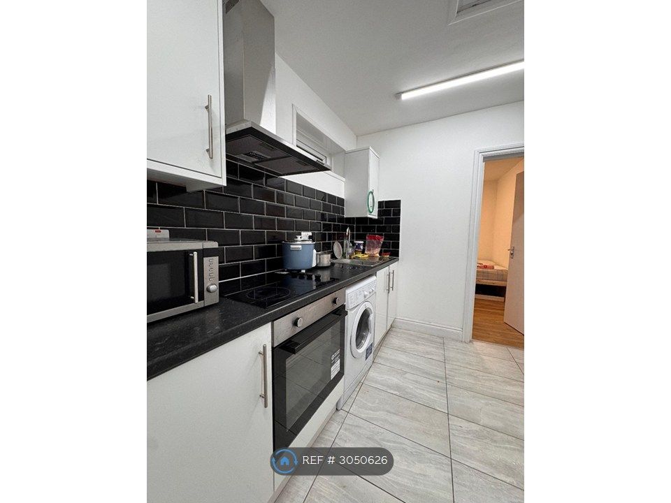 Property photo 1 of 4 Kitchen