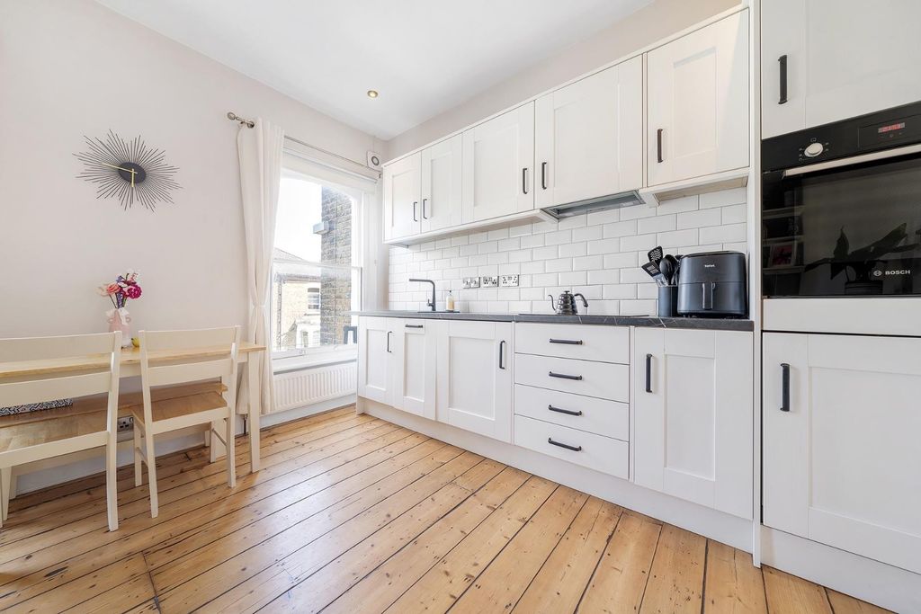 Property photo 2 of 11 Kitchen