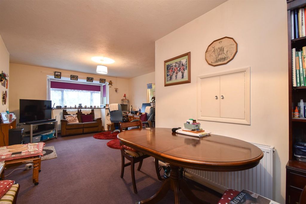 Property photo 2 of 24 Living Space