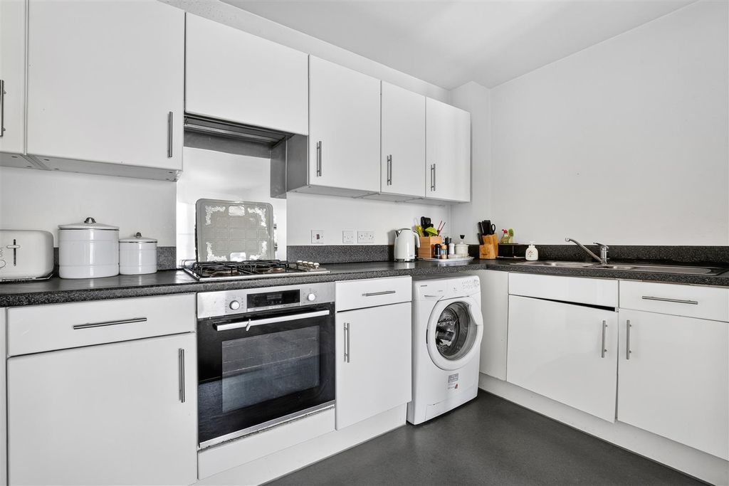 Property photo 3 of 15 Kitchen