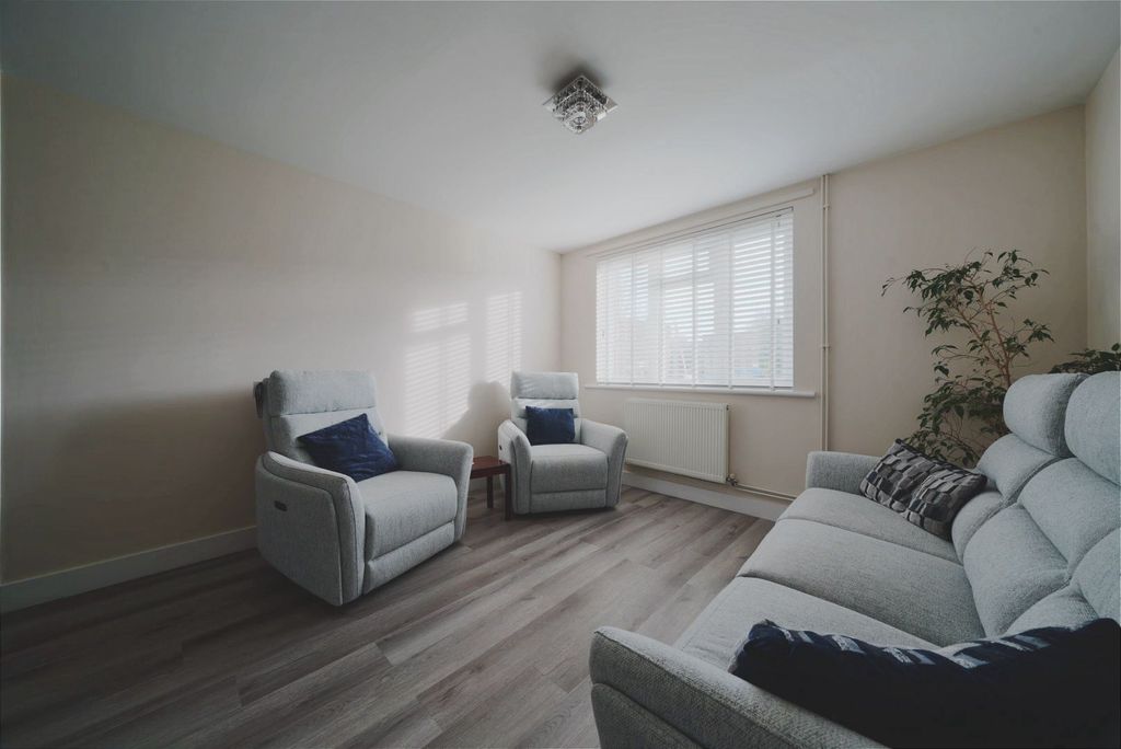 Property photo 3 of 36