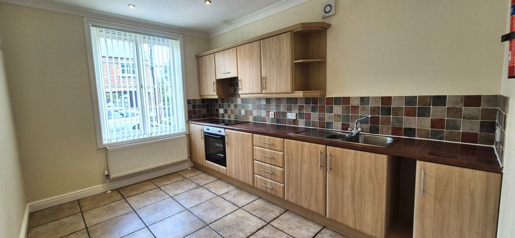 Property photo 2 of 8 Kitchen