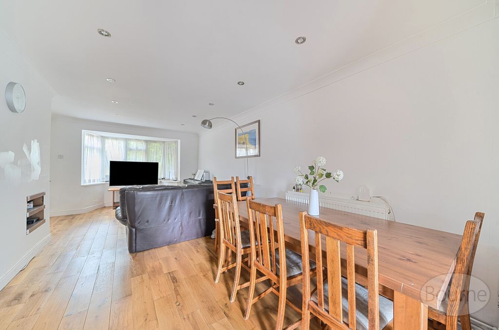 Property photo 3 of 11 1c07Ca5E-88Ea-4A4...