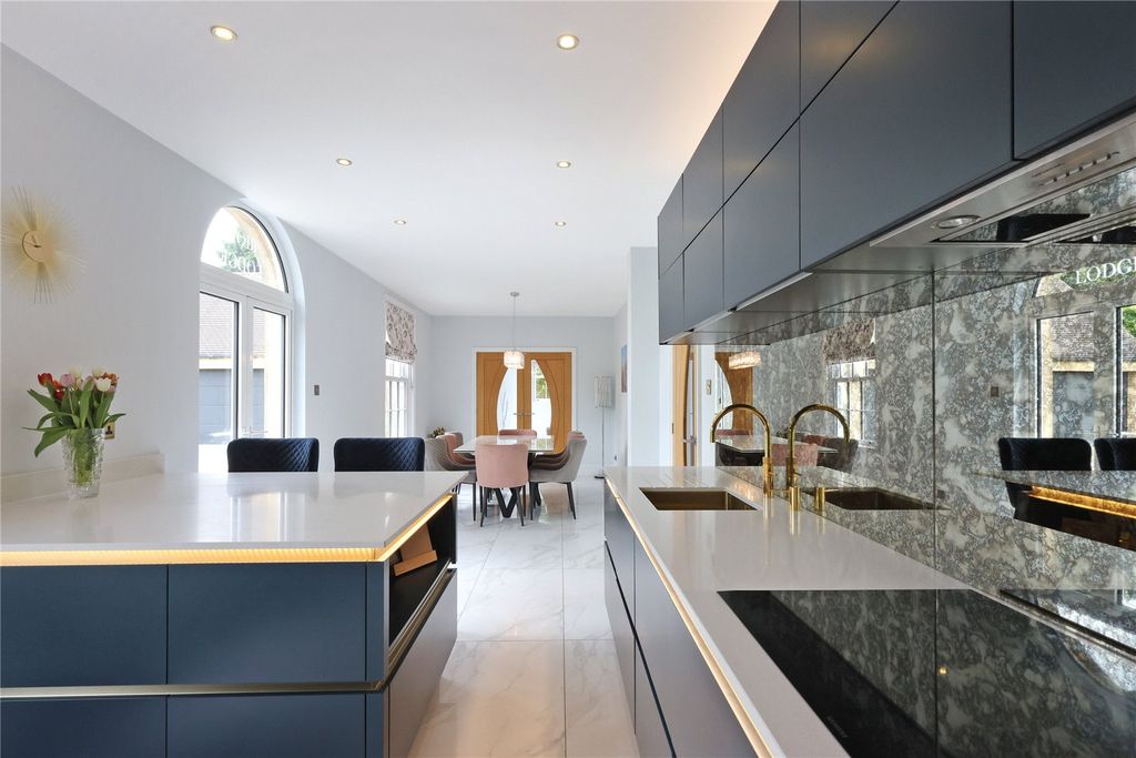 Property photo 2 of 16 Kitchen/Dining