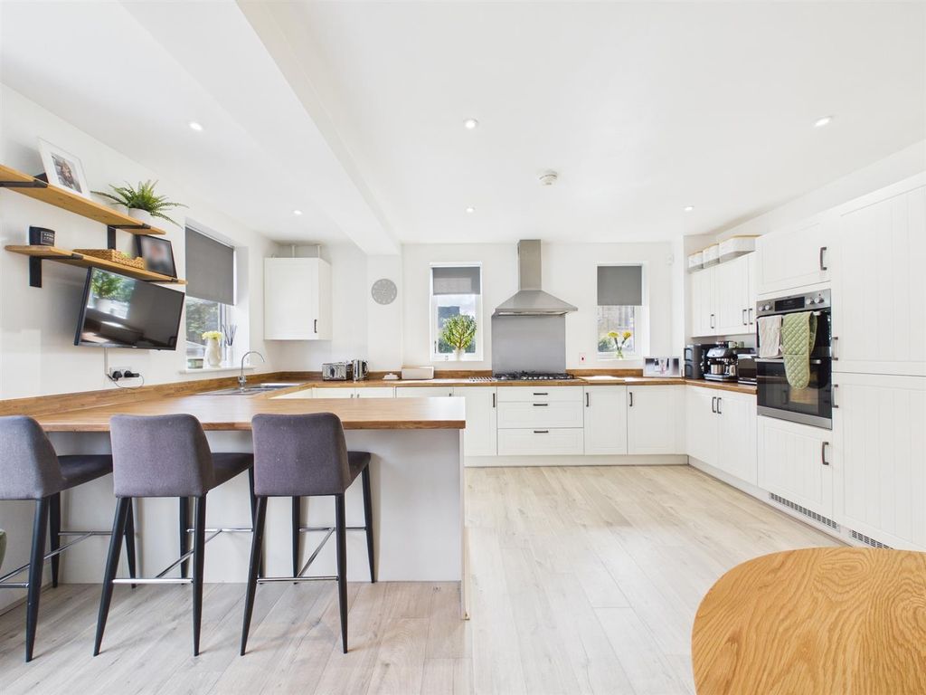 Property photo 2 of 25 Cam02885G0-Pr0584-Still029.Jpg