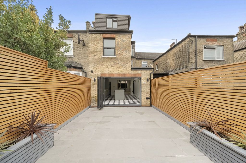 Property photo 3 of 31 Picture No. 02