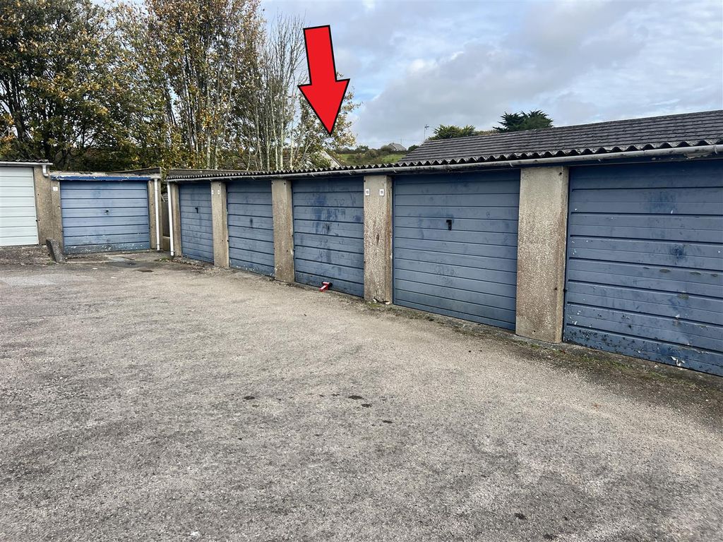 Property photo 1 of 4 Garage