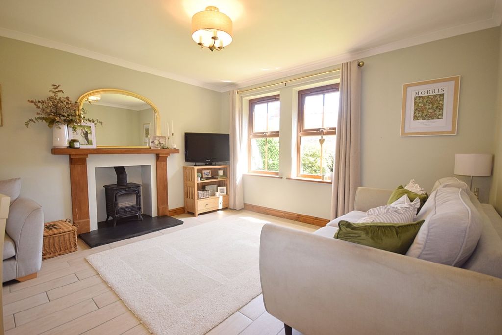 Property photo 3 of 39 Picture No. 02