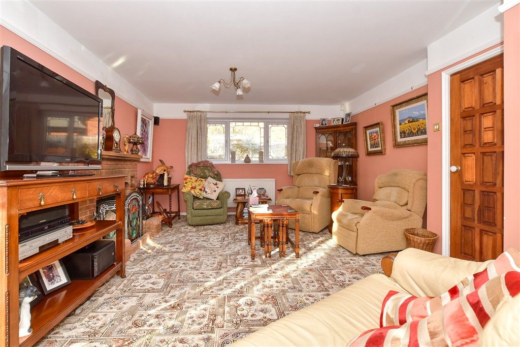 Property photo 3 of 19 Lounge