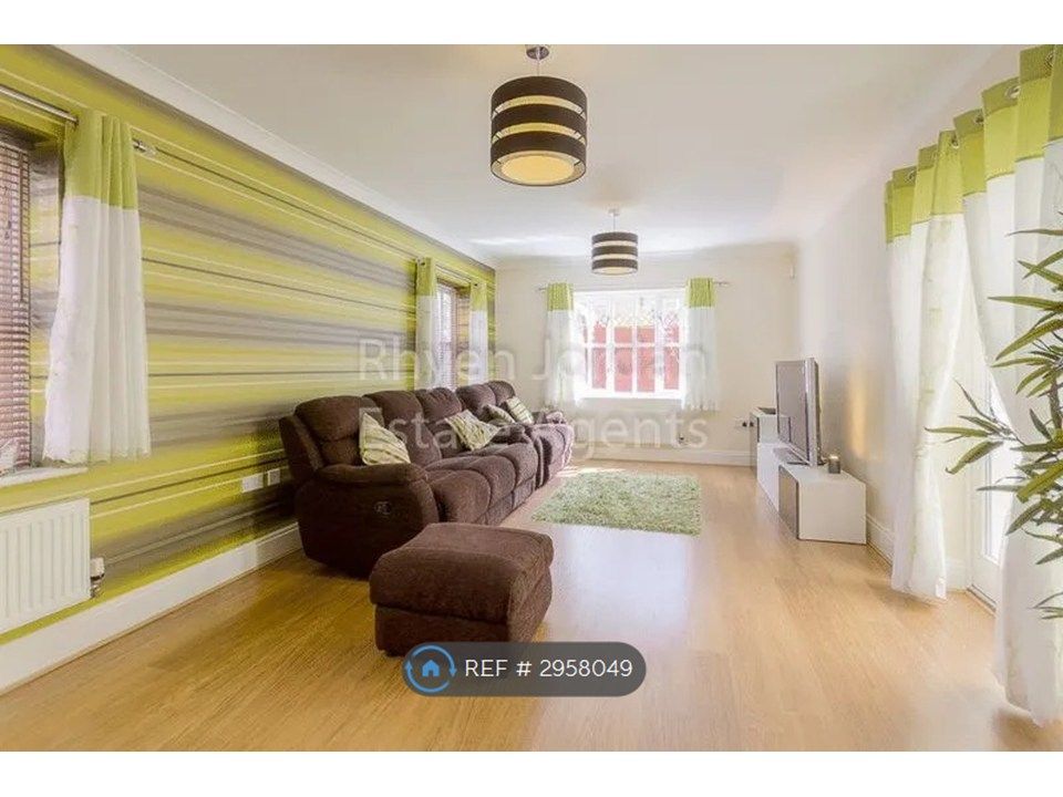 Property photo 3 of 16 Living Room