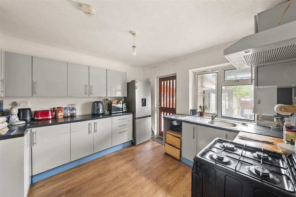 Property photo 3 of 14 5