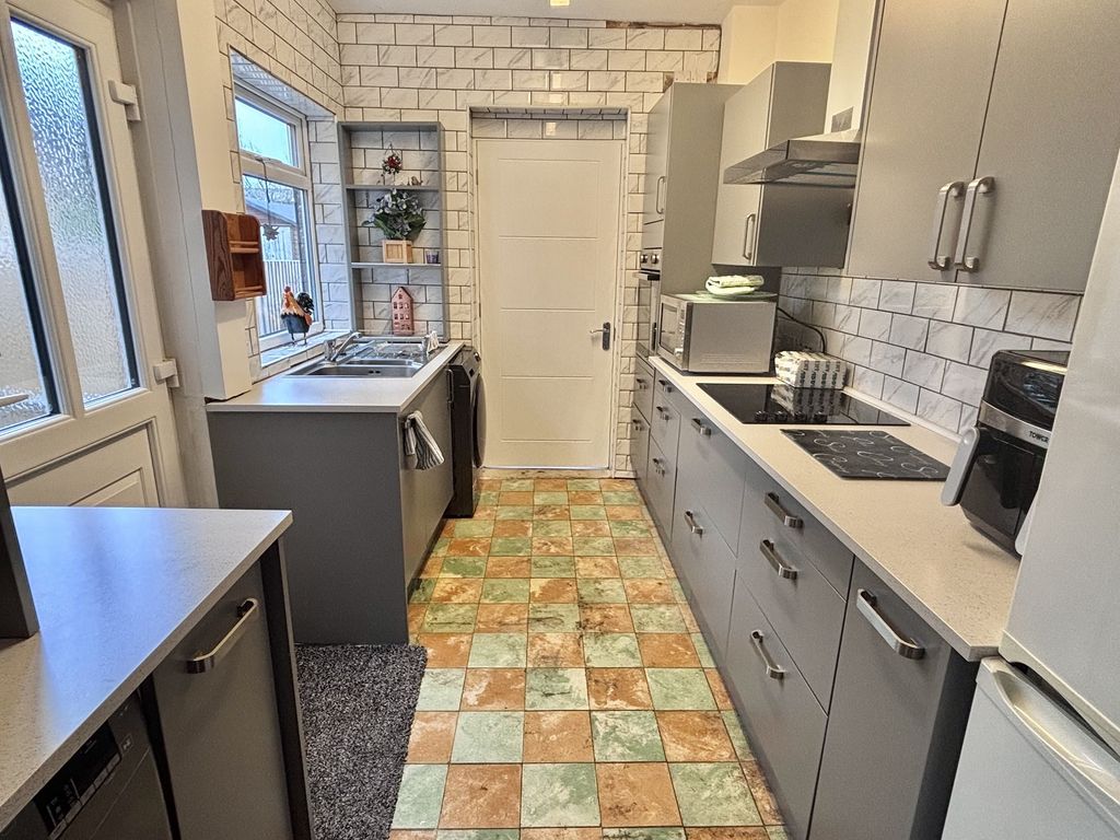 Property photo 3 of 9 Kitchen