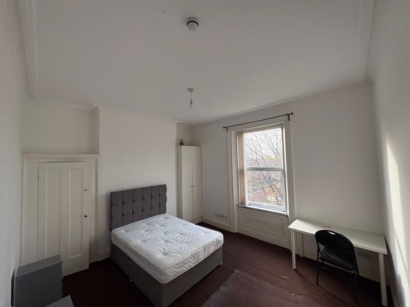 Property photo 2 of 7 Room 3