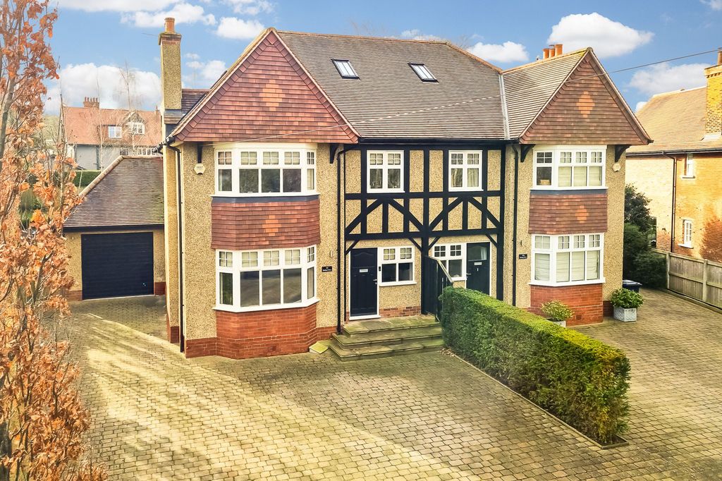 Property photo 1 of 27