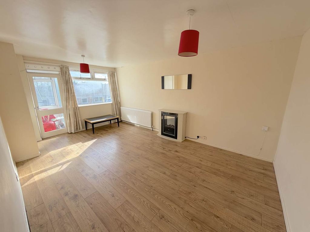 Property photo 2 of 16 Lounge