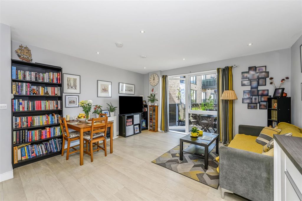 Property photo 2 of 18