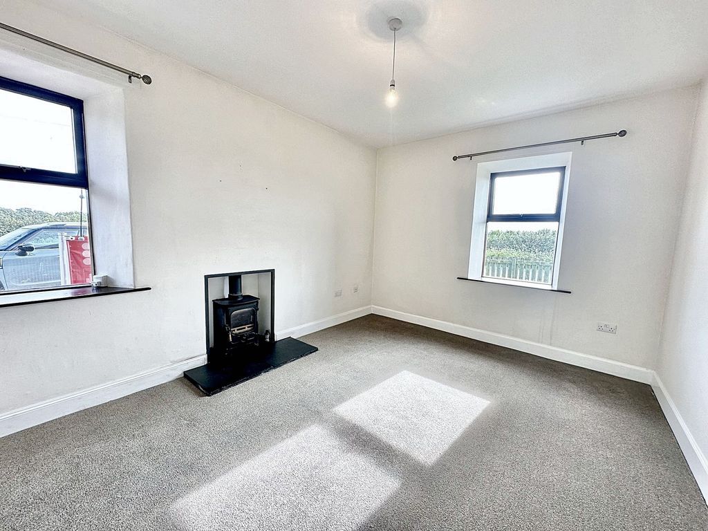 Property photo 3 of 13 Lounge