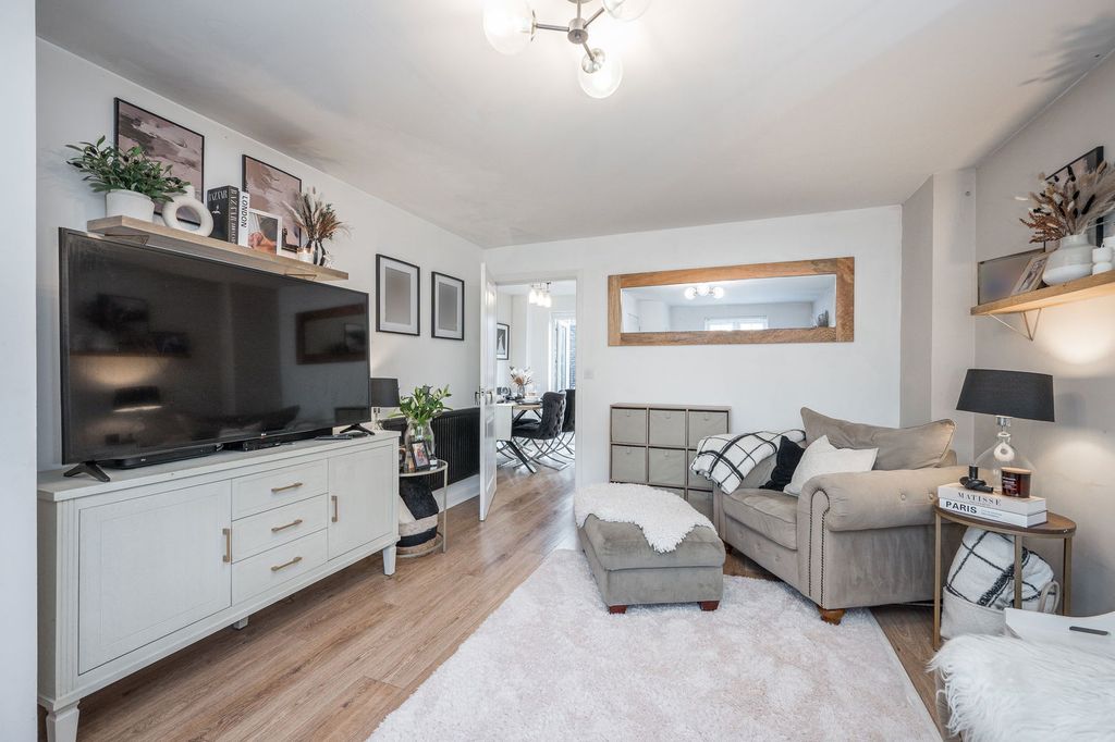 Property photo 3 of 37