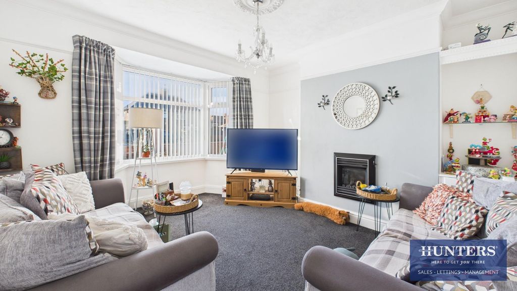 Property photo 3 of 16 Living Room