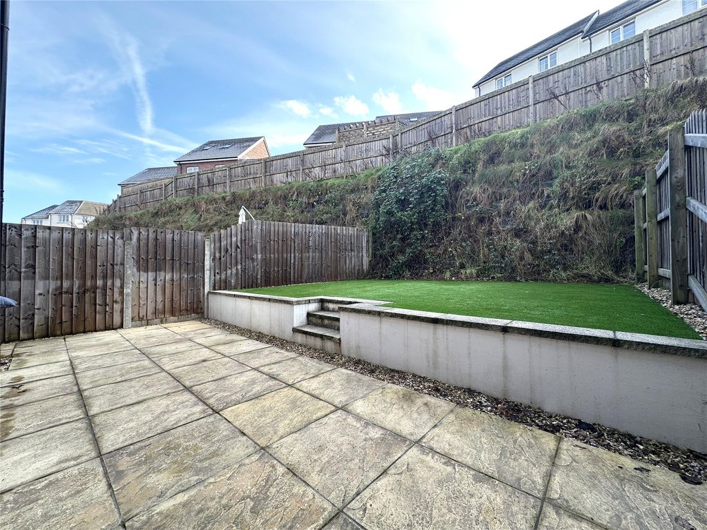 Property photo 2 of 18 Garden