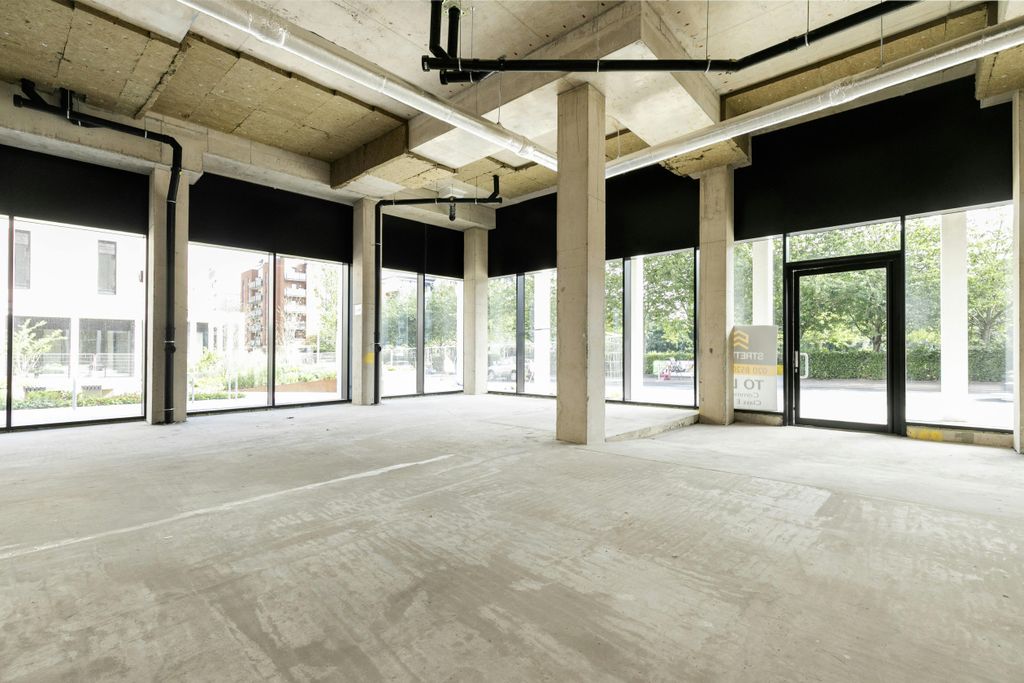 Property photo 2 of 33 Coronation Sqaure Unit 1 6.Jpg