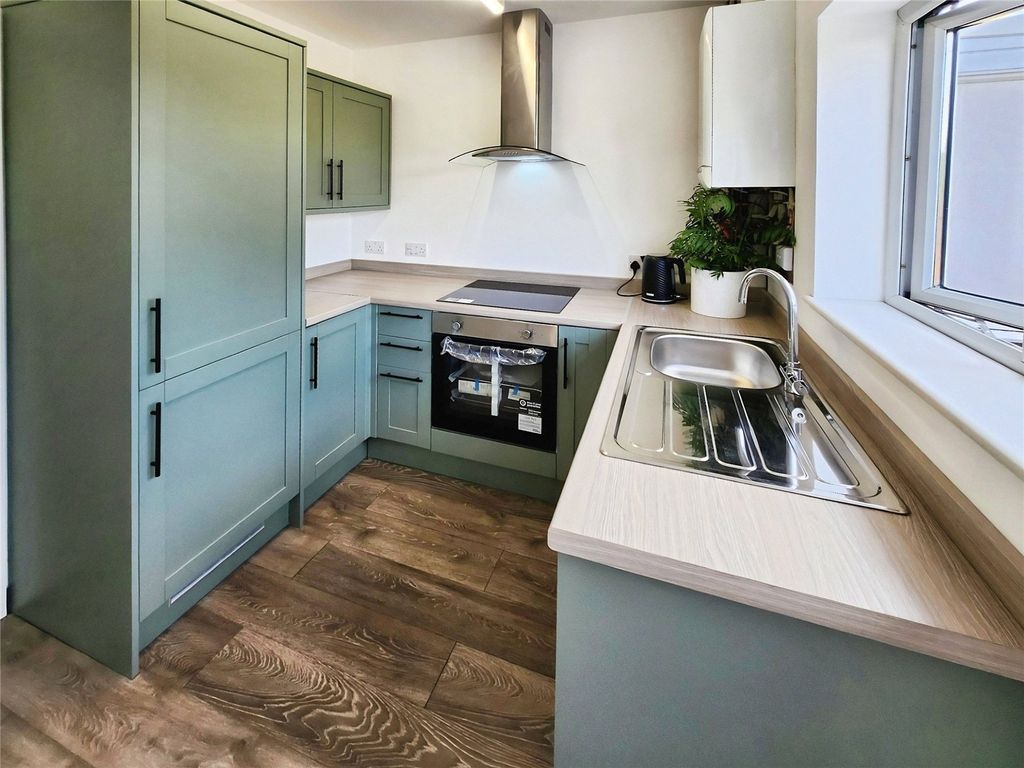 Property photo 3 of 12 Kitchen