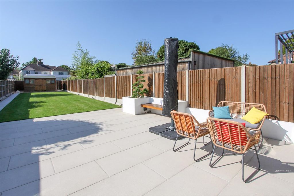 Property photo 2 of 15 Garden