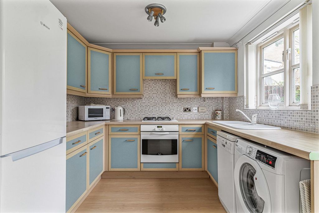 Property photo 3 of 14 6_67400.Jpg