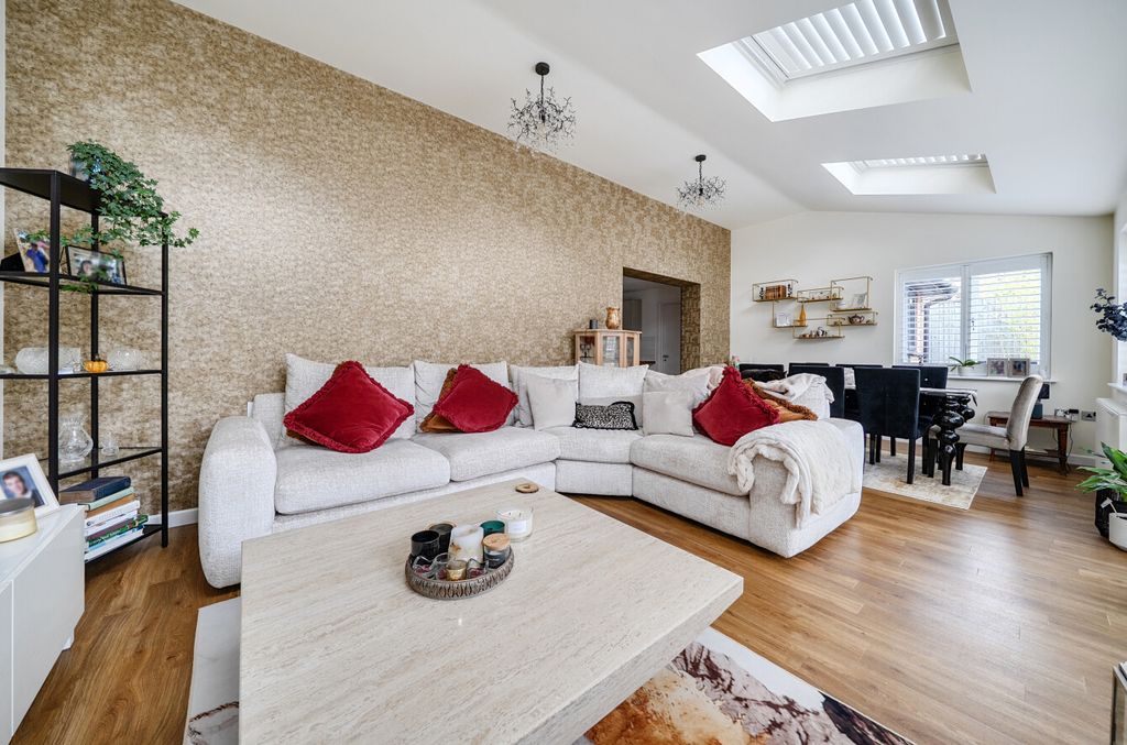 Property photo 2 of 22 1374563-18-6904Df...