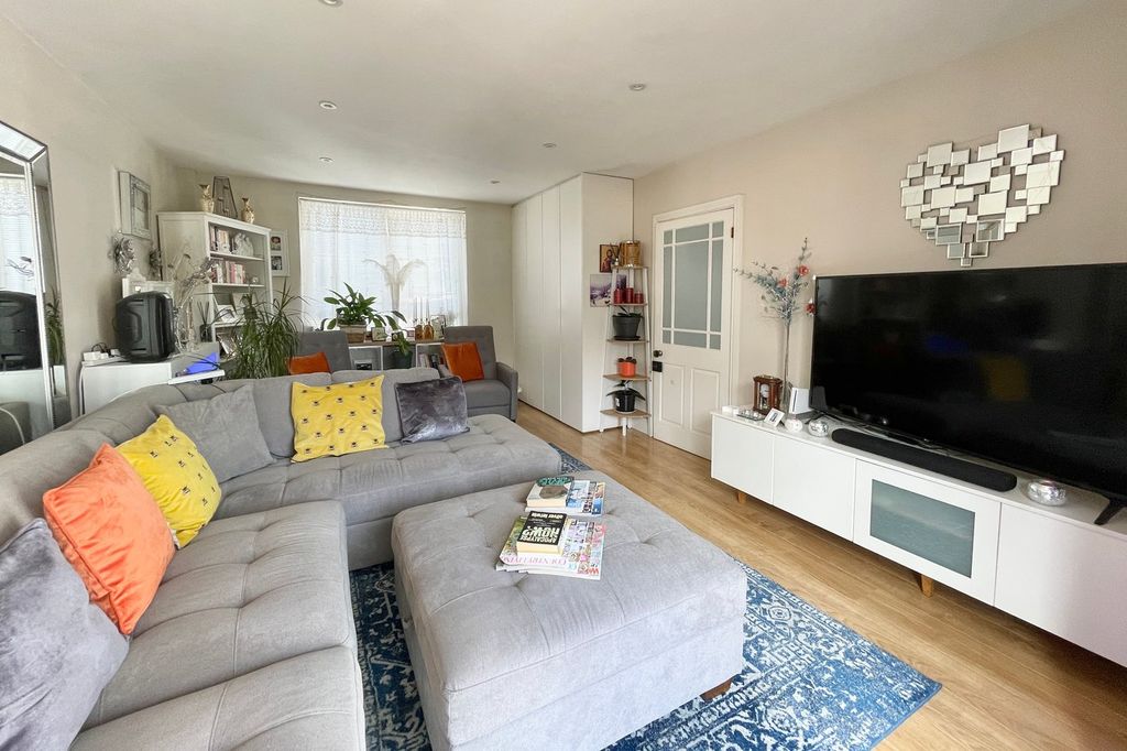 Property photo 2 of 21