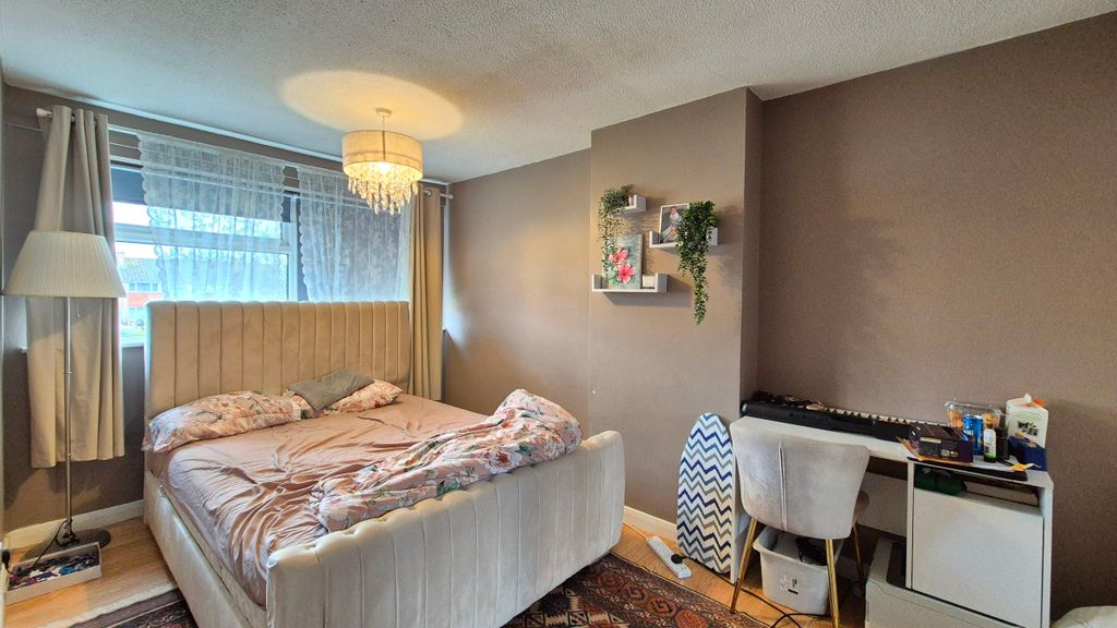 Property photo 2 of 5