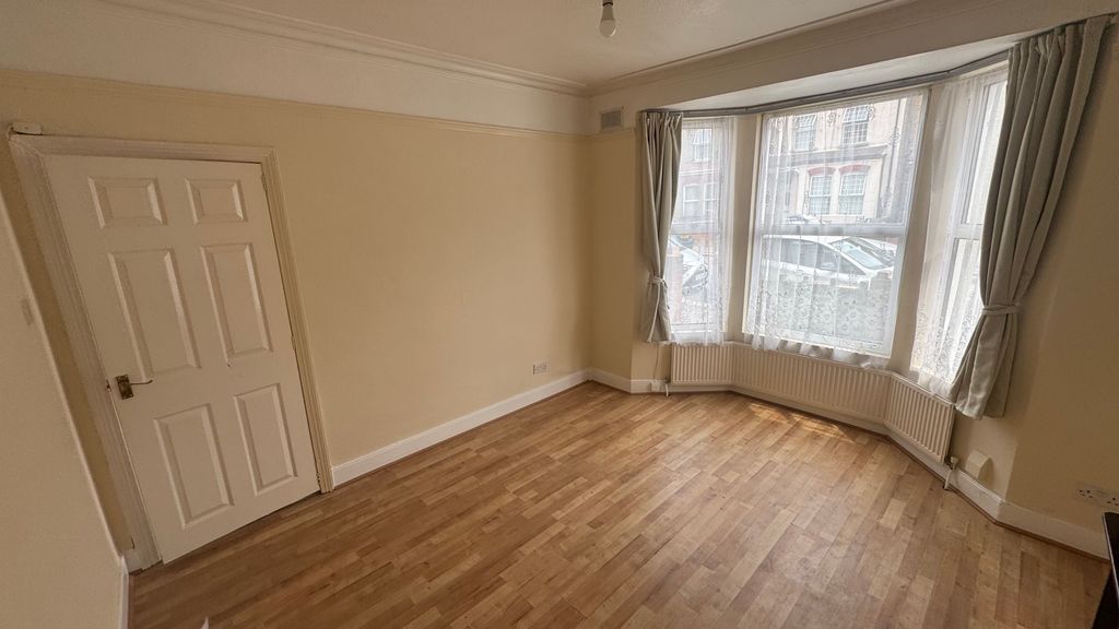 Property photo 2 of 17 Img_2300