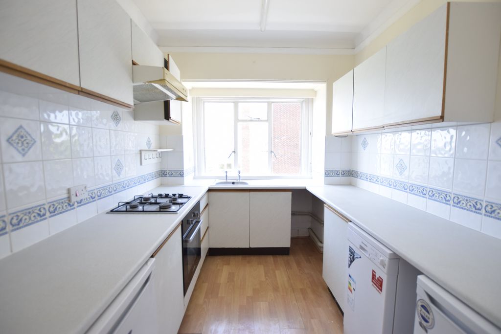 Property photo 2 of 11 Kitchen