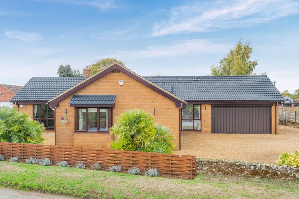 Property photo 2 of 27