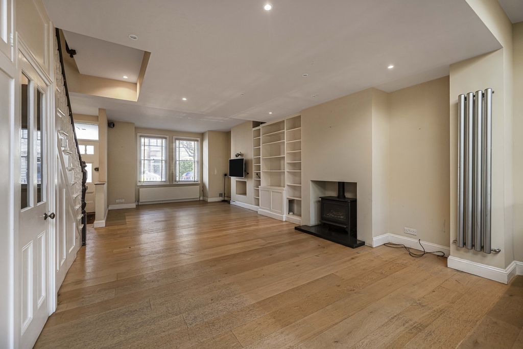 Property photo 3 of 25