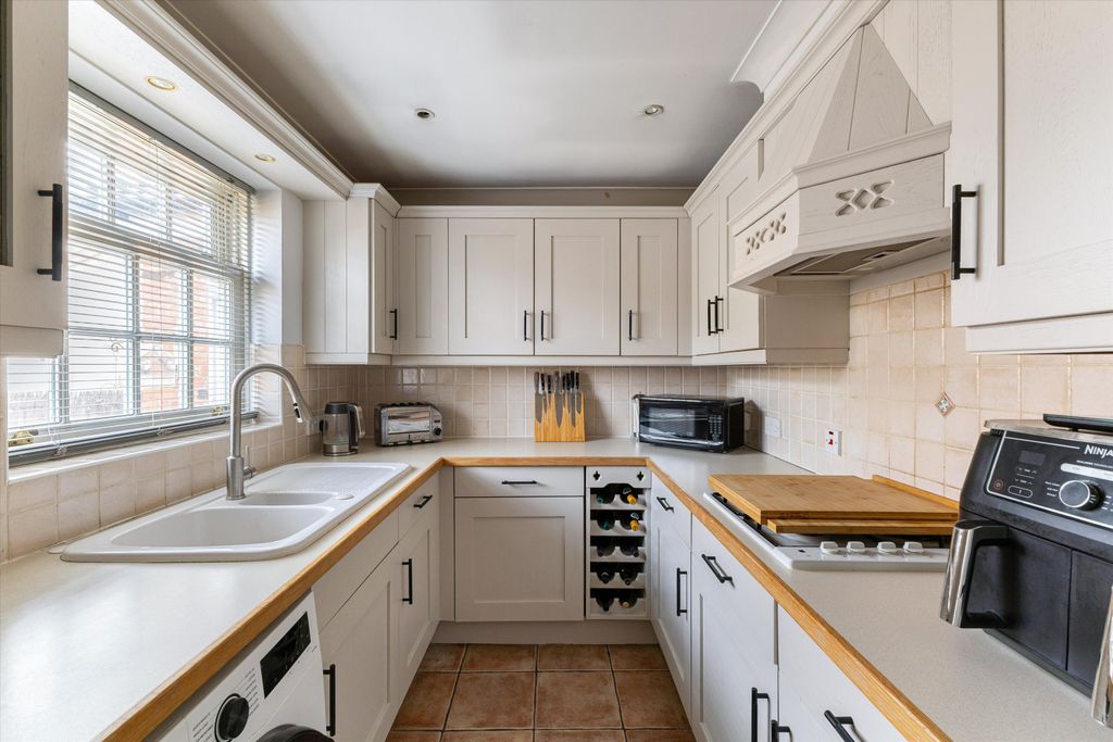 Property photo 3 of 19 Image