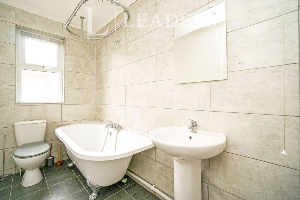 Property photo 1 of 6 Bathroom