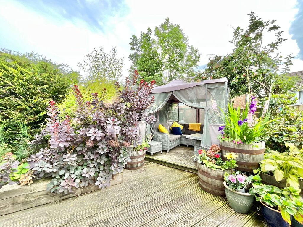 Property photo 2 of 20