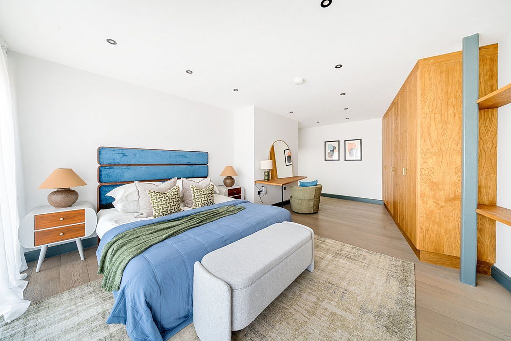 Property photo 2 of 40 Picture No. 08