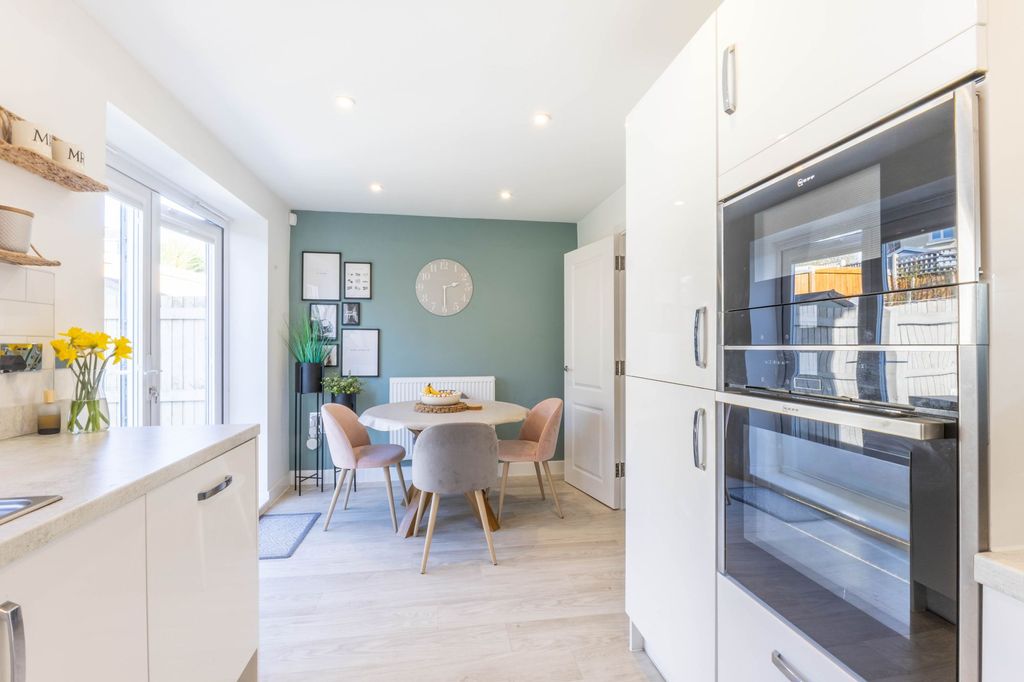 Property photo 3 of 30