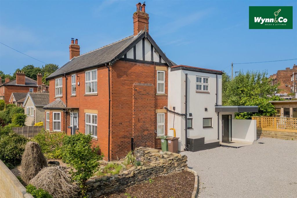 Property photo 3 of 33 407 Aberford Road-1068L.Jpg
