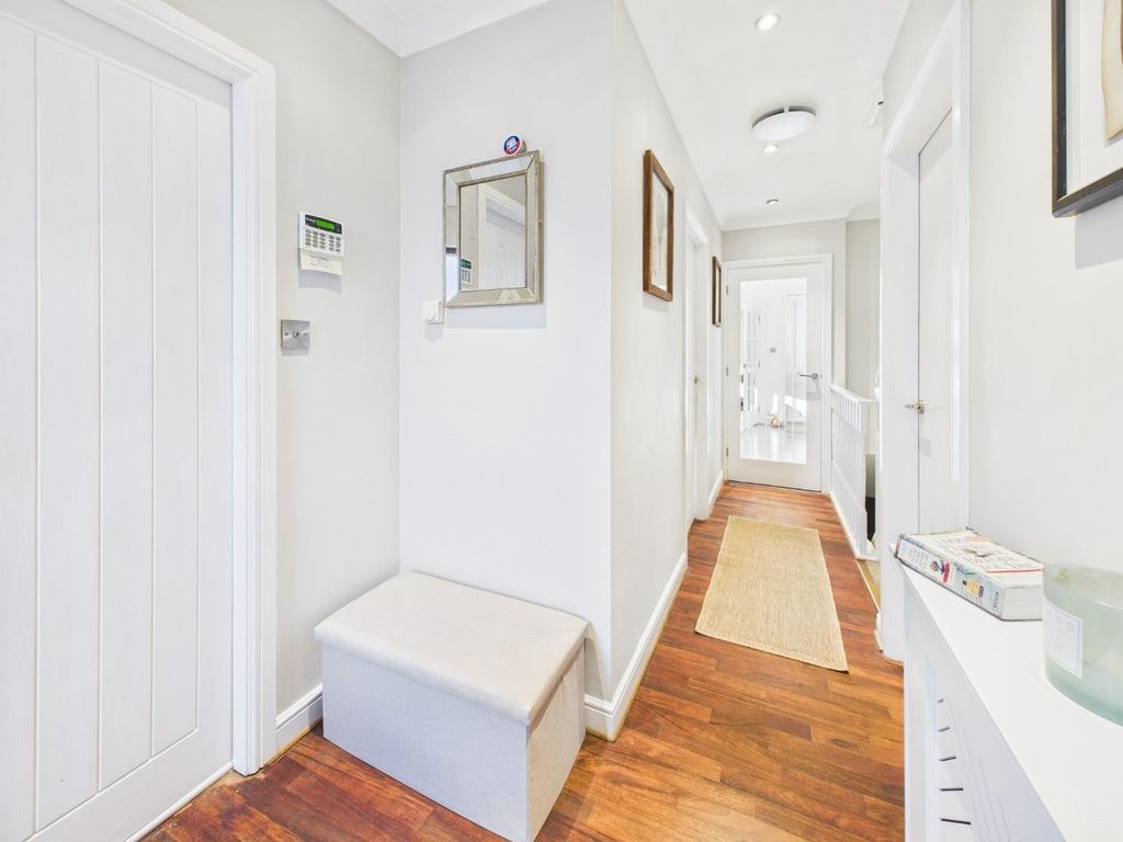 Property photo 3 of 41 Cam04899G0-Pr0234-Still006.Jpg