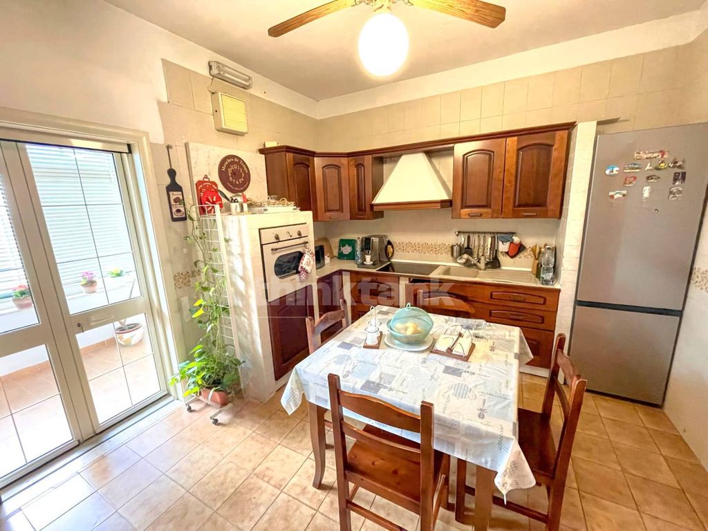 Property photo 1 of 32