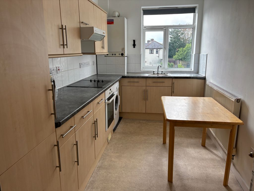 Property photo 2 of 8 Kitchen