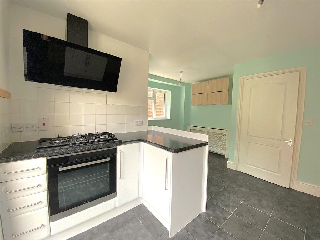 Property photo 3 of 13 2 Edinburg Rd - Kitchen2.Jpg