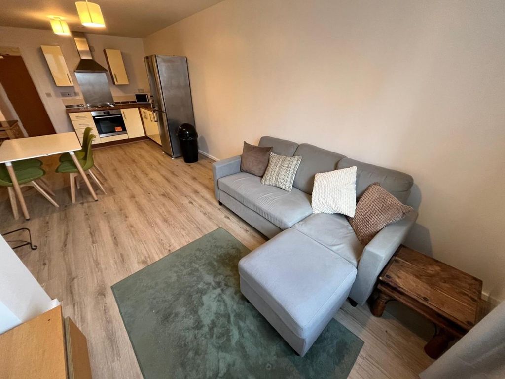 Property photo 3 of 15 Lounge